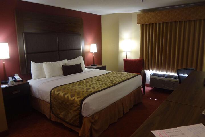1 King Bed (6 of 8)