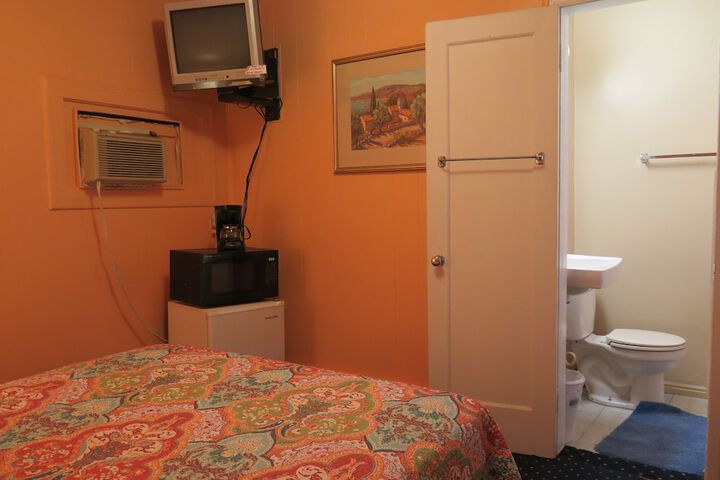 Room 10 of 38