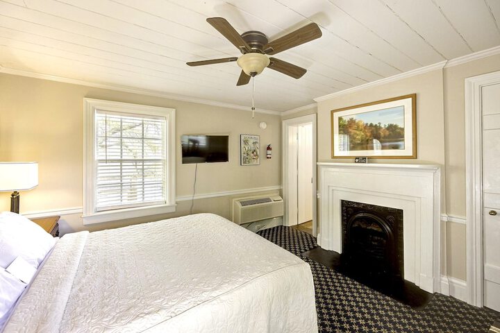 Room 12 of 153