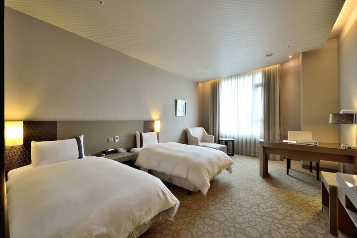 Room 16 of 43