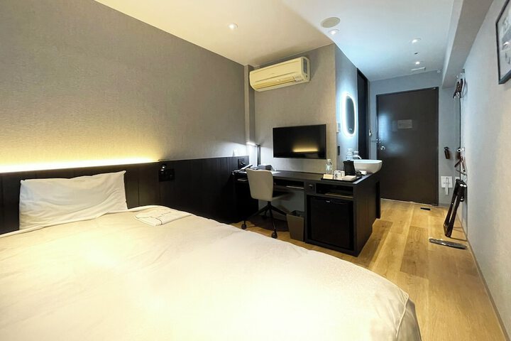 Room 25 of 37