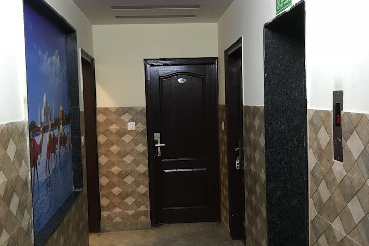 Ballroom/Hall 21 of 25