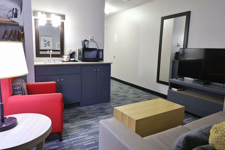 1 King Bed Accessible (3 of 16)