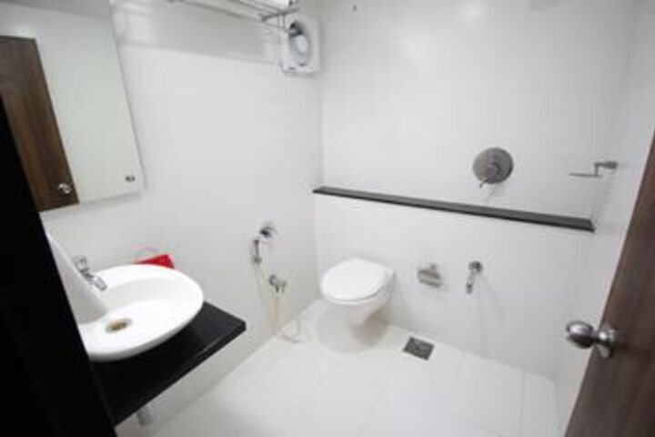 Room 2 of 28