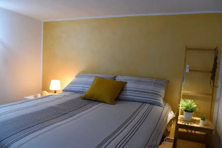 Room 3 of 12