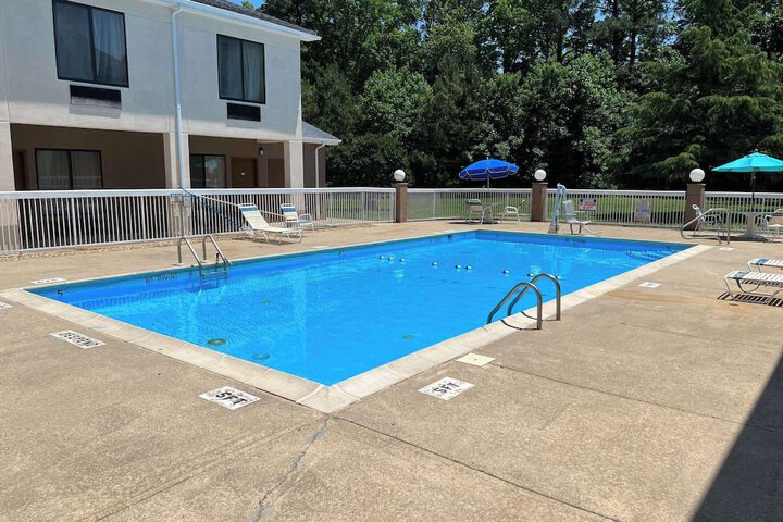 Hotel Pool