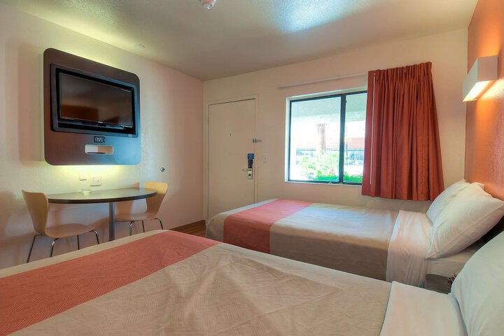 2 Double Beds (1 of 5)