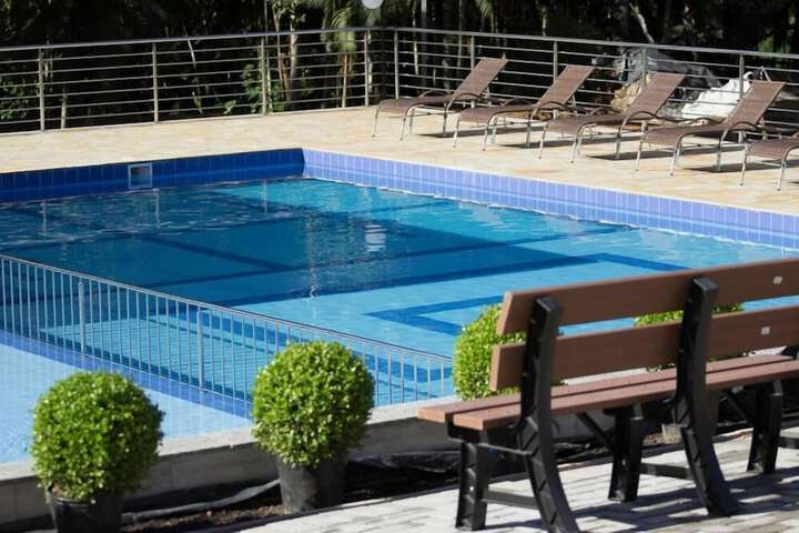 Pool 24 of 61