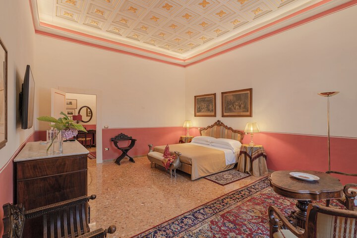 Room 8 of 88