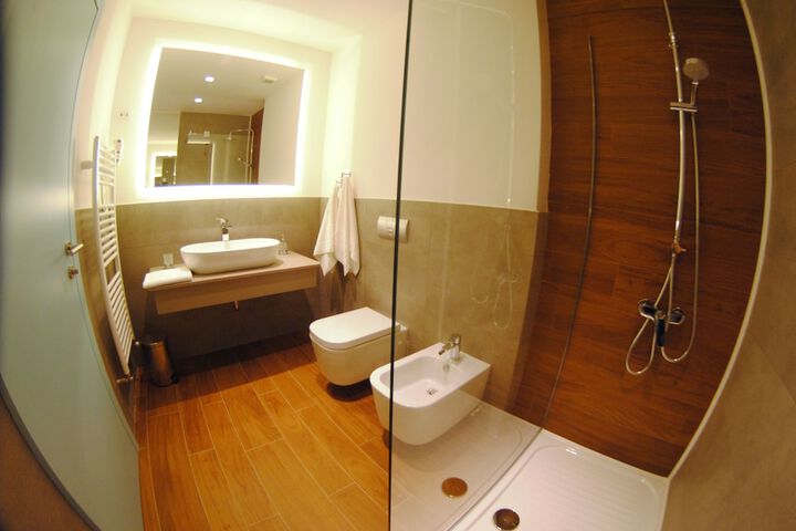 Room 11 of 34