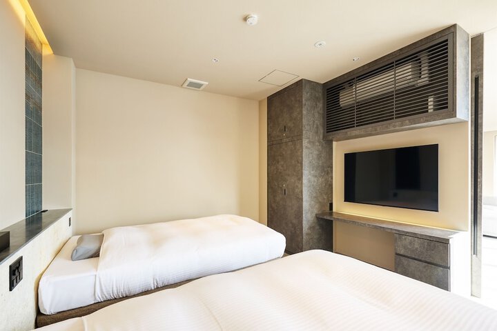 Room 5 of 65