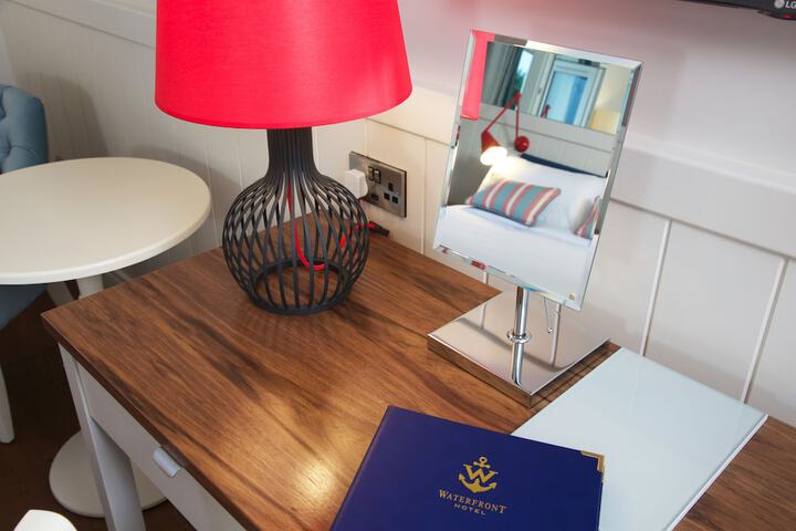 Room 11 of 33