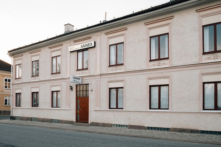 Room 8 of 47