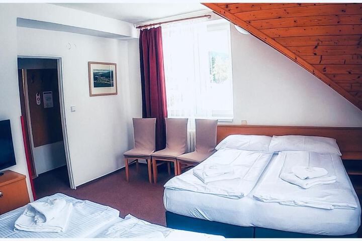 Room 14 of 28