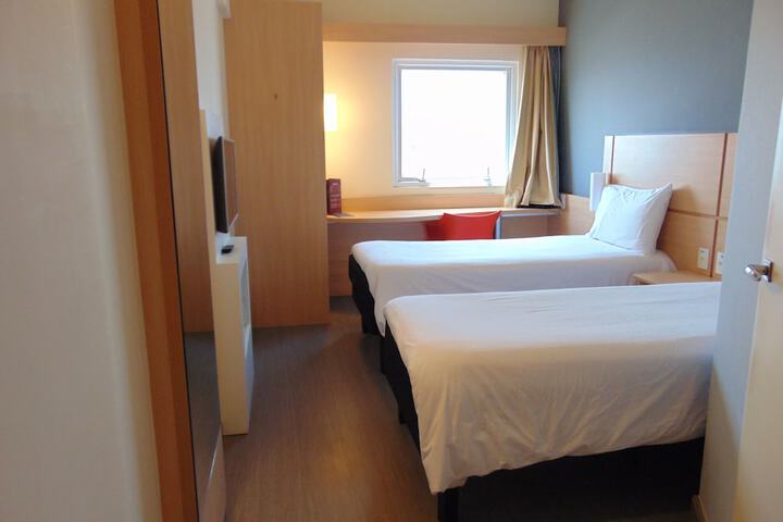 Room 7 of 26