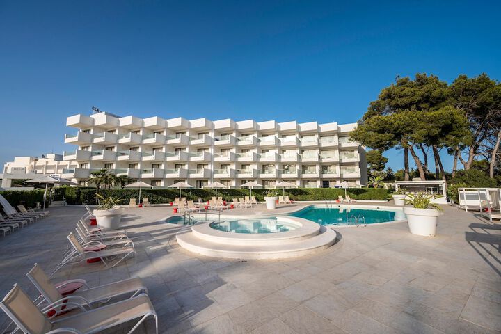 Pools & Facilities