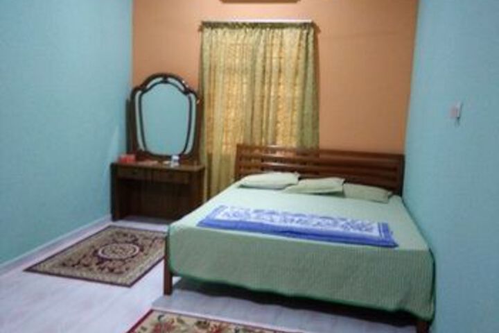 Room 3 of 8