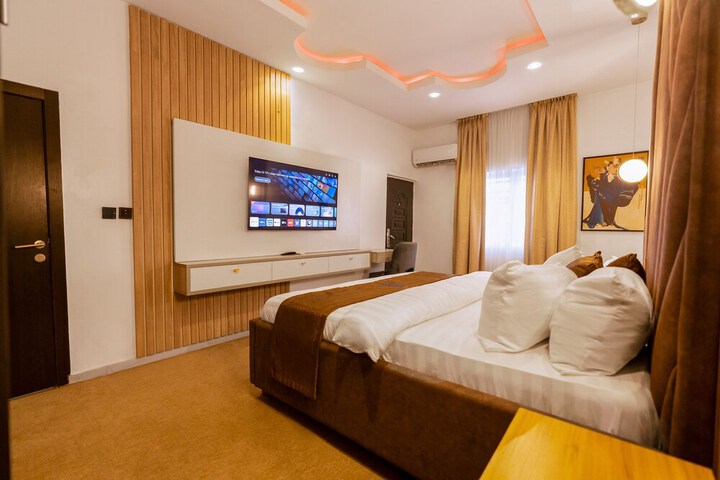 Room 17 of 65