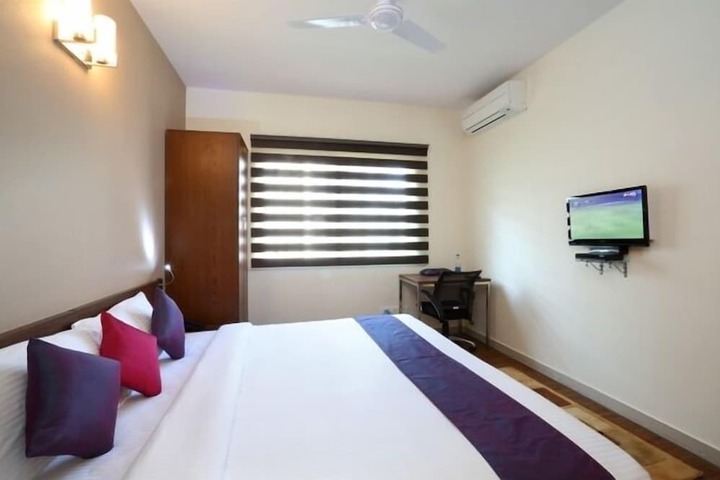 Room 6 of 17