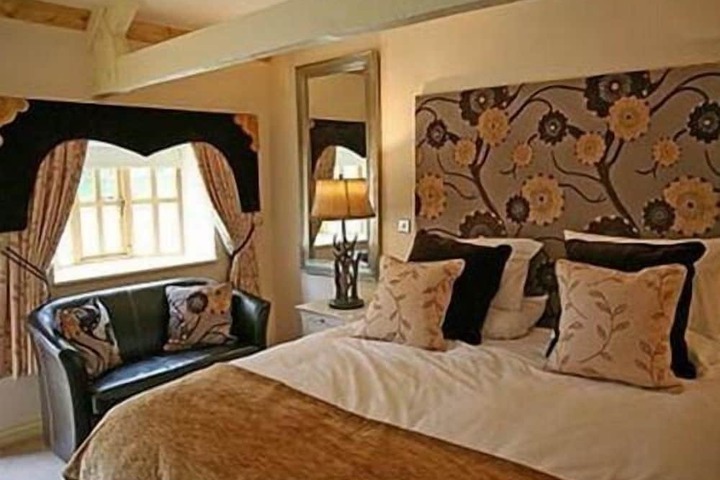 Room 2 of 12