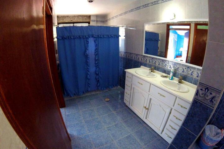 Room 6 of 8