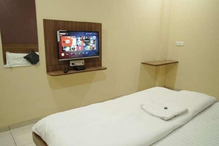 Room 8 of 14