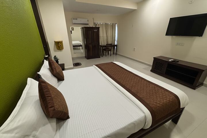 Room 16 of 28