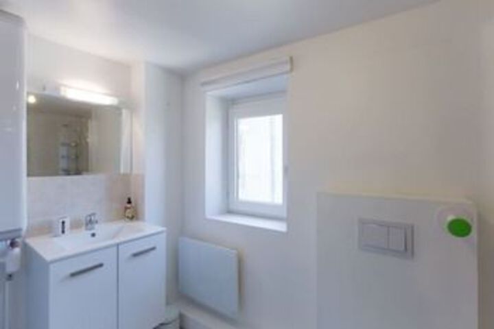 Room 4 of 109