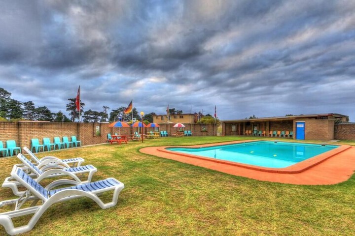 Pool 17 of 34