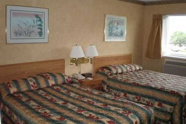 Room 6 of 18