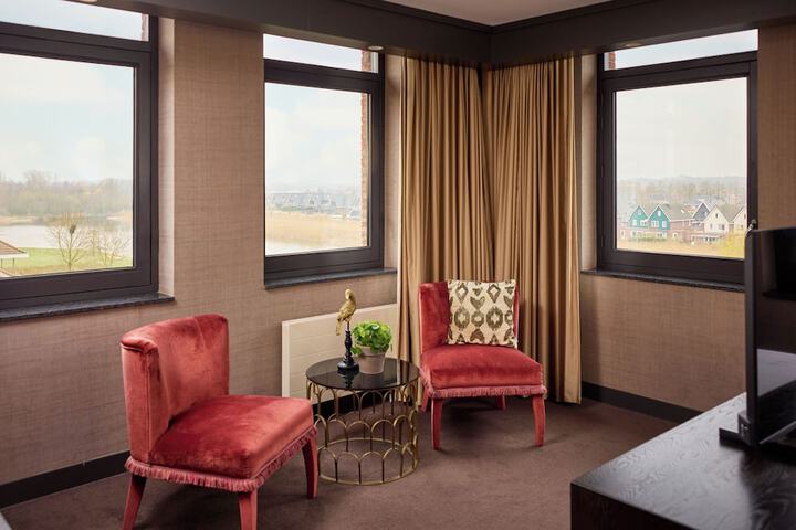 Room 16 of 53
