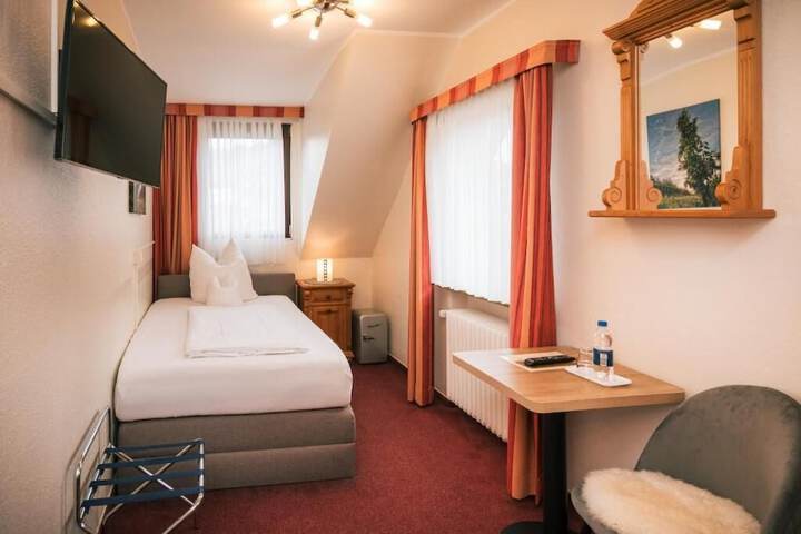Room 3 of 23