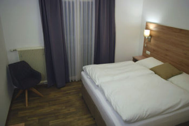 Room 83 of 136