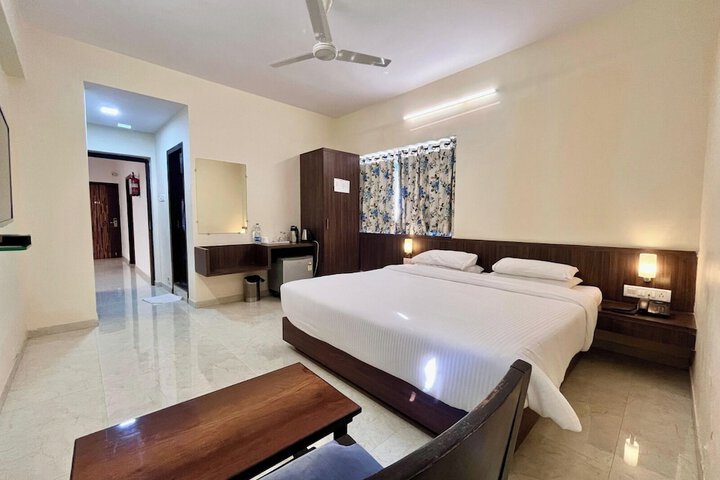 Room 3 of 16