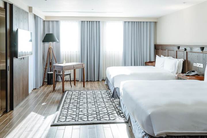 Room 38 of 243