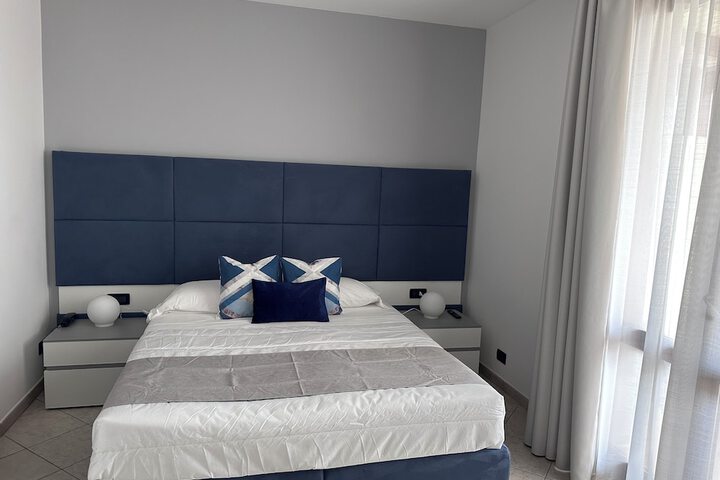 Room 10 of 62