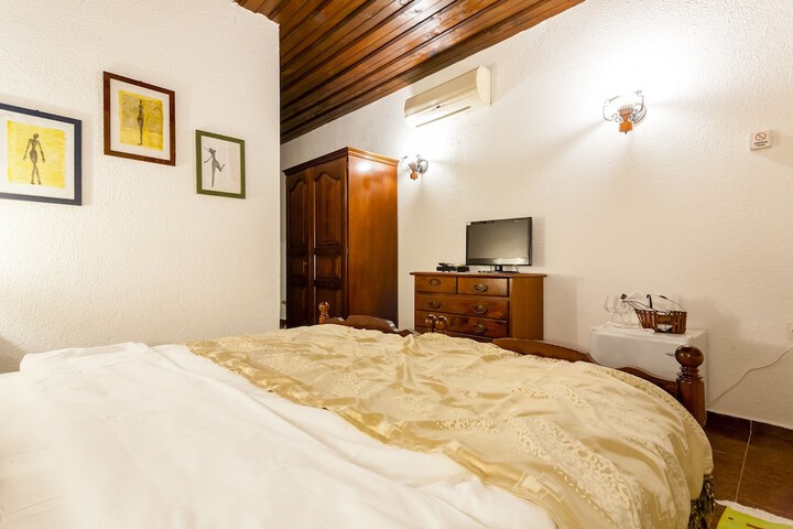 Room 2 of 129