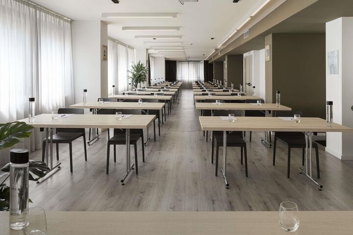 Business Center 105 of 111