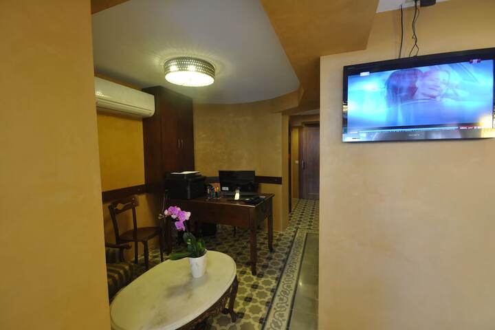 Check-in/check-out kiosk