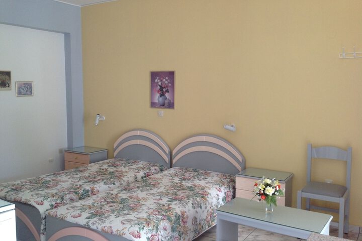 Room 5 of 42