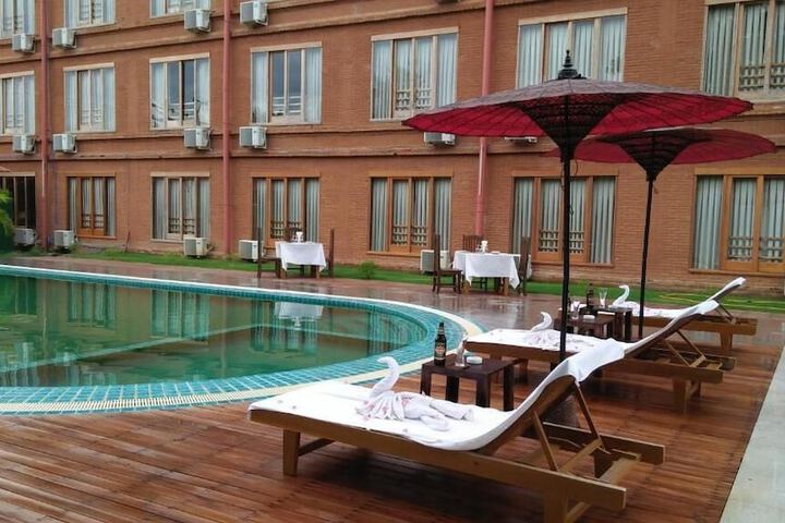 Pool Hotel