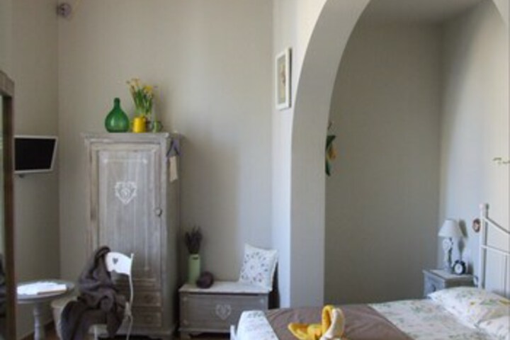 Room 27 of 41