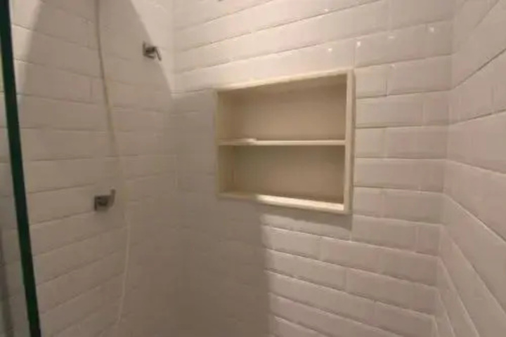 Room 10 of 12