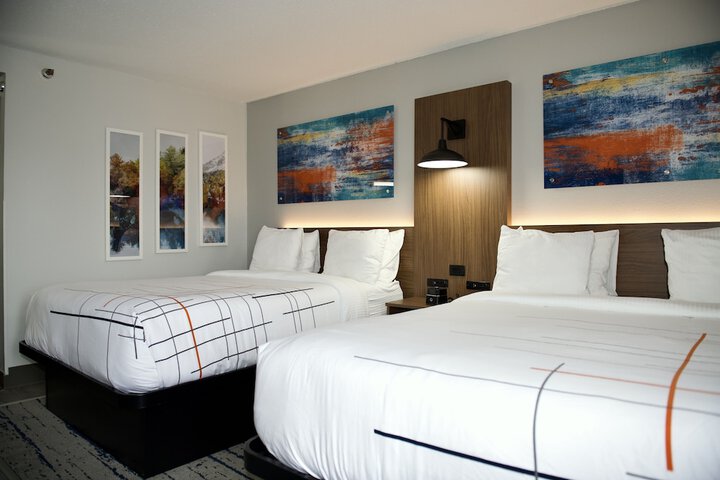 2 Queen Beds Deluxe Room (3 of 6)