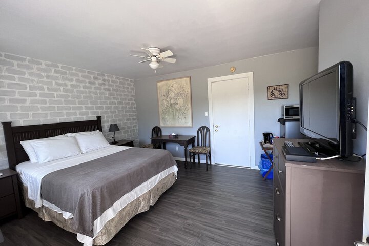 Room 8 of 25