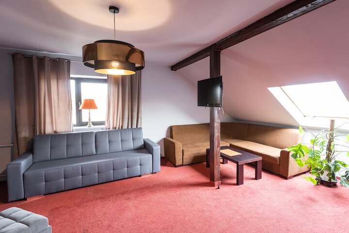 Room 5 of 12