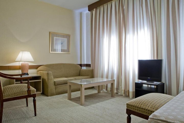 Room 13 of 24