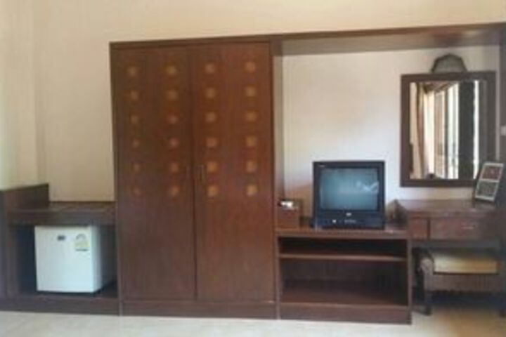 Room 11 of 14