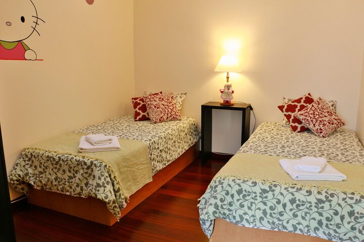 Room 2 of 73