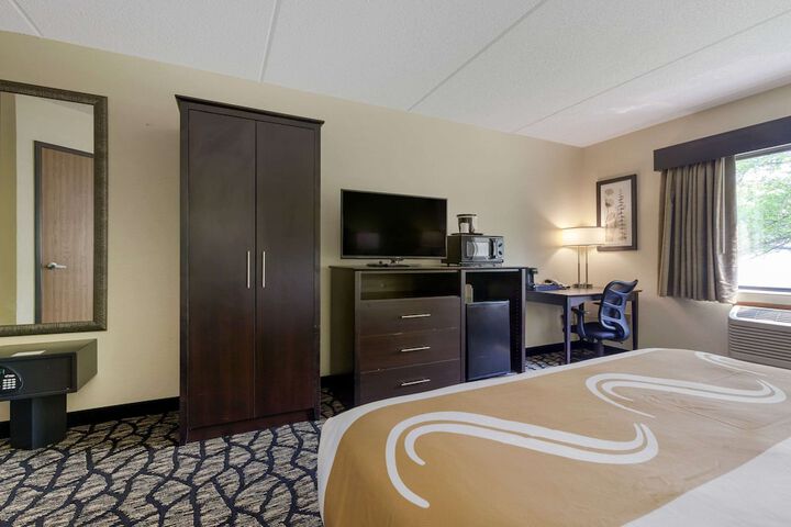 Queen Bed Accessible (3 of 11)